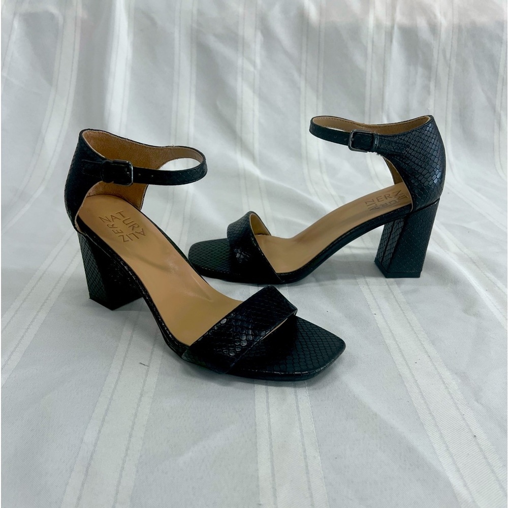 Naturalizer Black Snakeskin Sandals 6.5